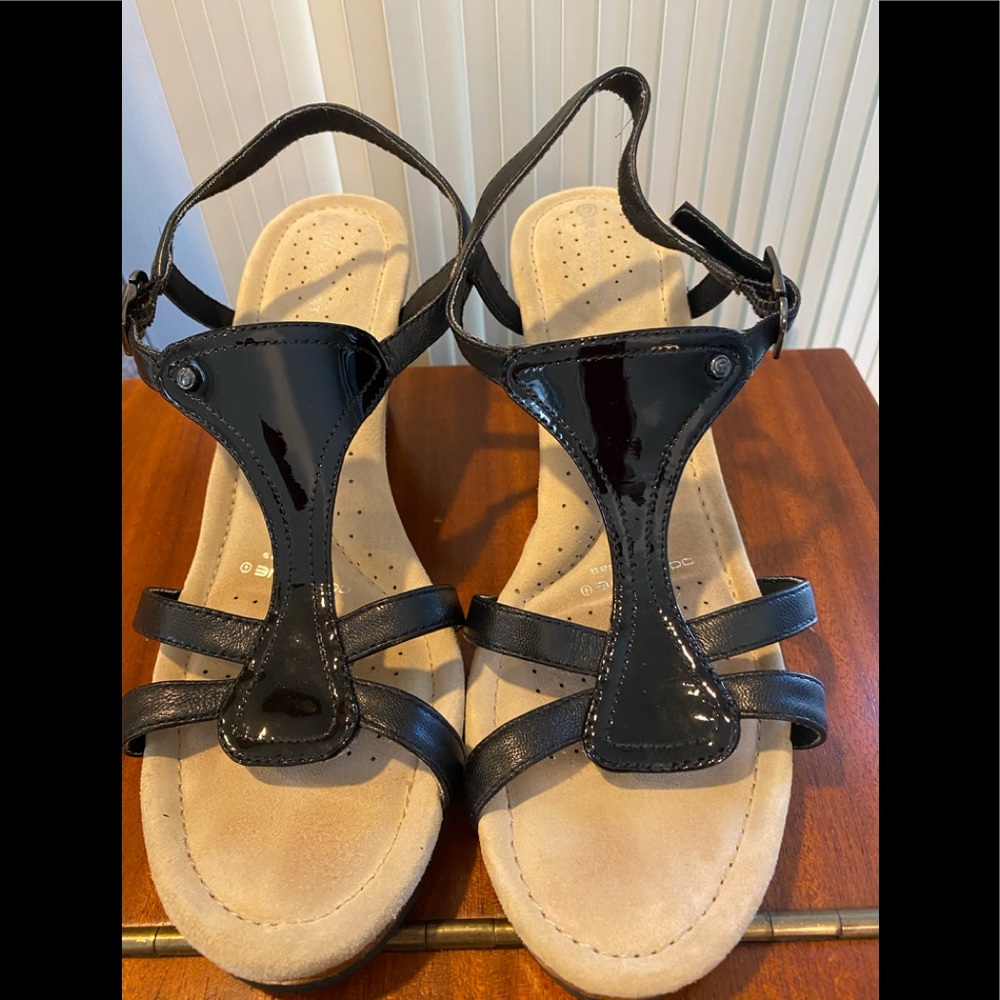 Sandals - Picture 2 of 3
